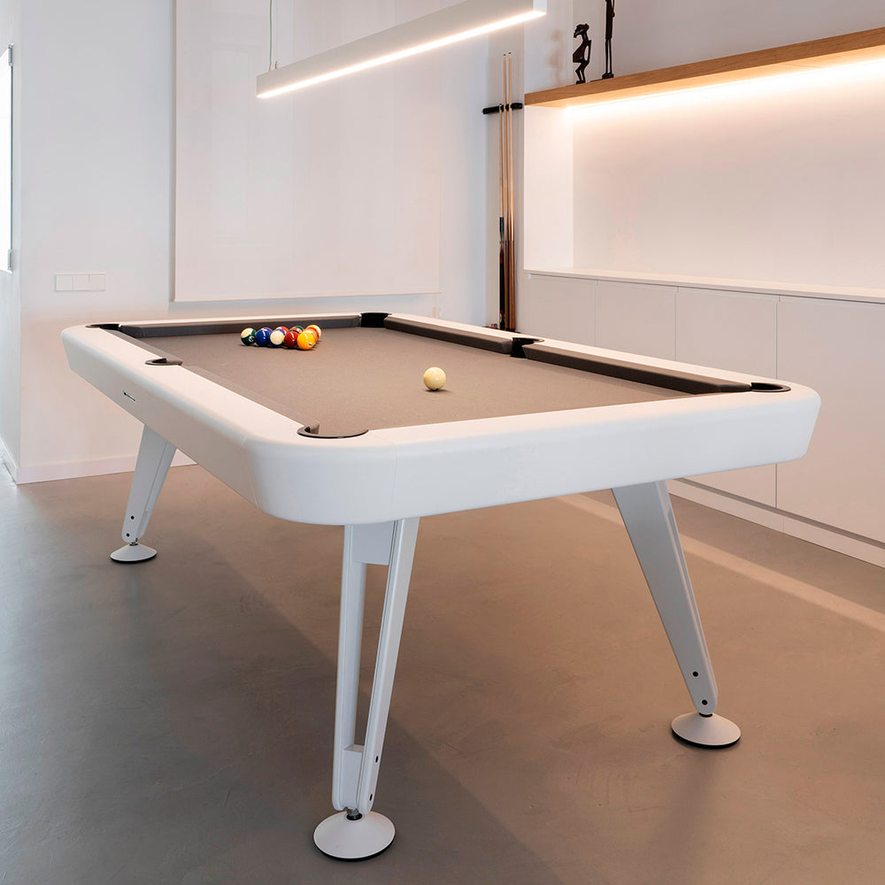 Mesa de billar de diseño RS Barcelona para sala de juegos.