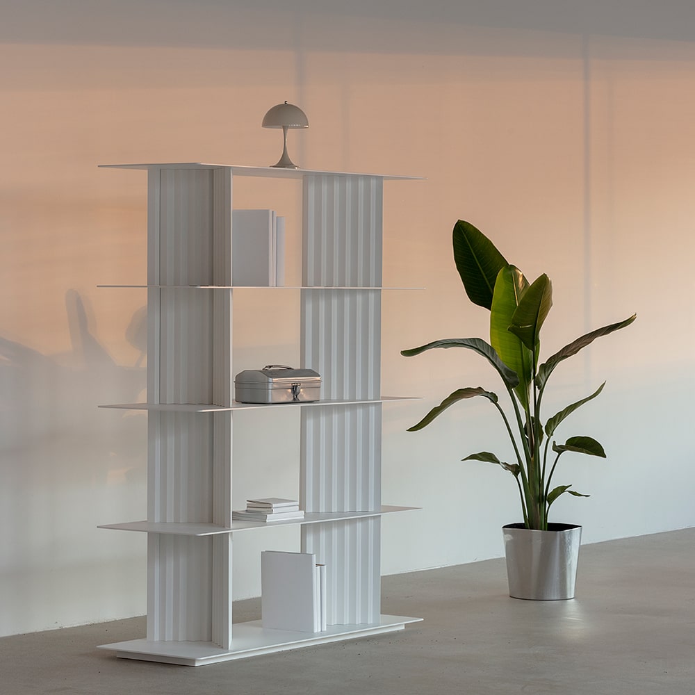 Estantería modular de diseño para interior y exterior.