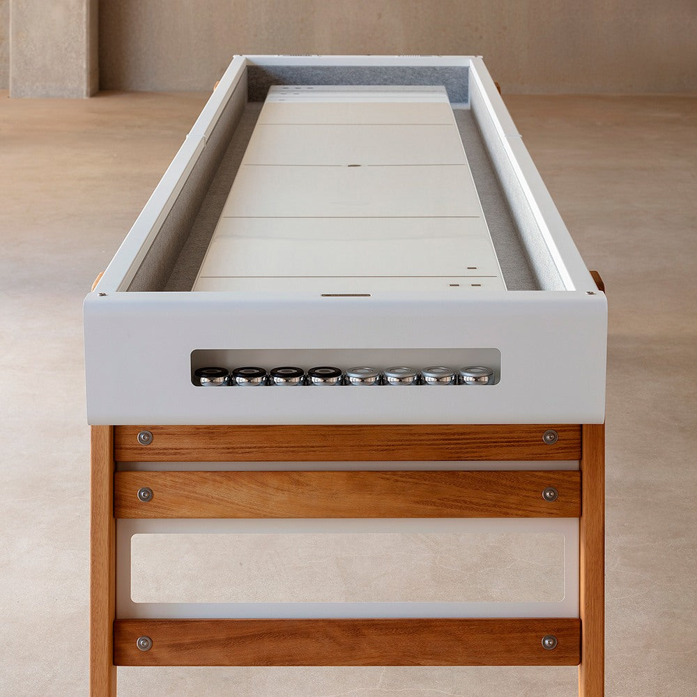 Mesa de Shuffleboard de diseño RS Barcelona para sala de juegos.