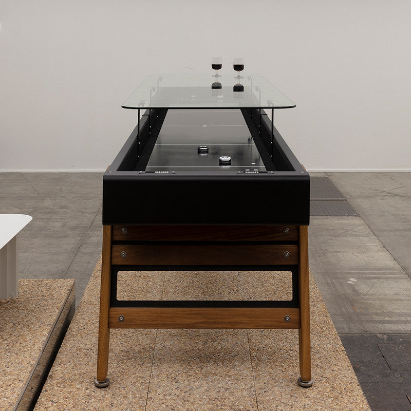 Shuffleboard convertible en mesa RS Barcelona, un diseño multifuncional y de lujo para interior hecho en España.