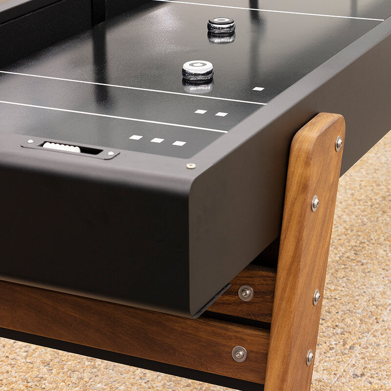 Lujosa mesa de shuffleboard de RS Barcelona con patas de madera, para interiores de diseño.